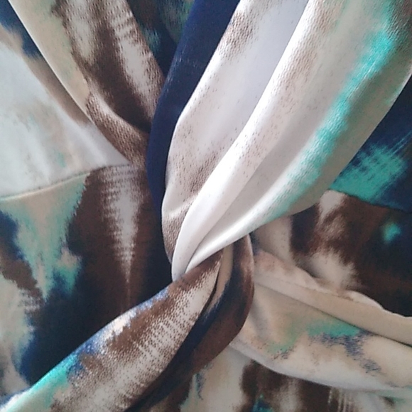 Dusak design multi color sleeveless shirt - Picture 3 of 7